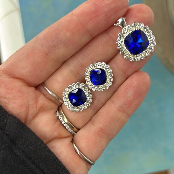 Elegant Monet Earring and Necklace Set, Blue and Silver - Picture 6 of 7